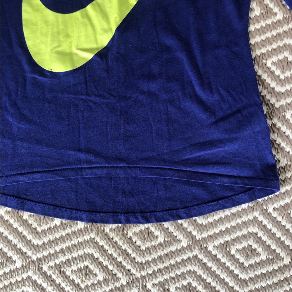 • NIKE • - Picture 3 of 4